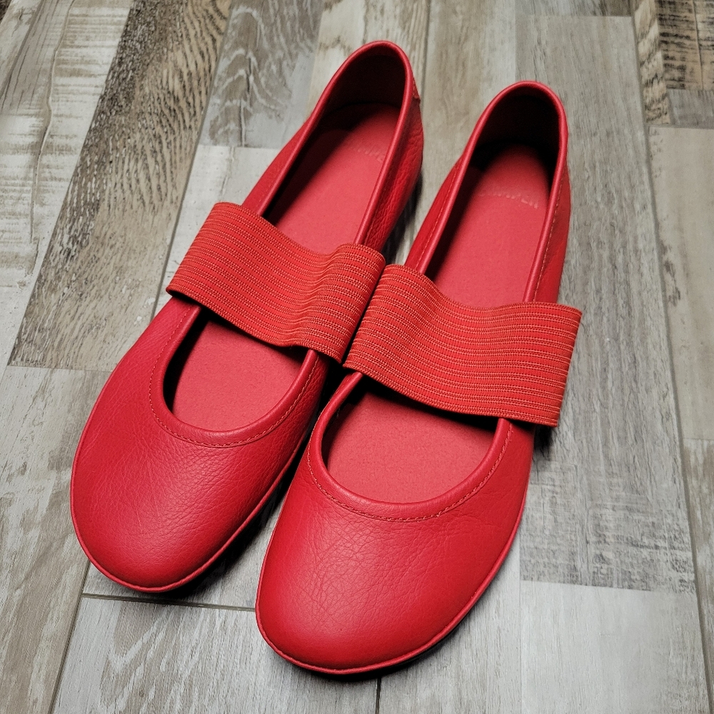 Camper Red Elastic Strap Flats
